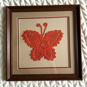 🧡VINTAGE CROCHET BUTTERFLY WOOD FRAME🧡